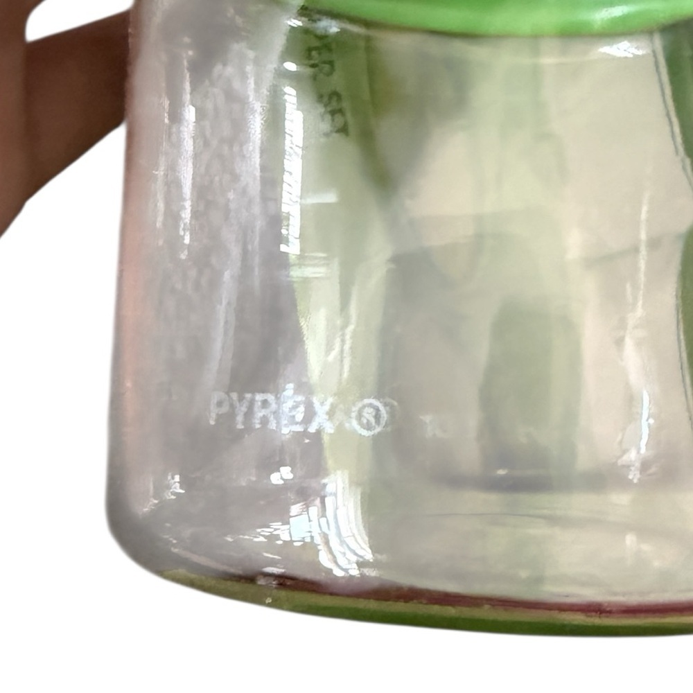 Vintage 1960s Pyrex Salt & Pepper Shakers โ Green Tops โ New in Box - Picture 9 of 14